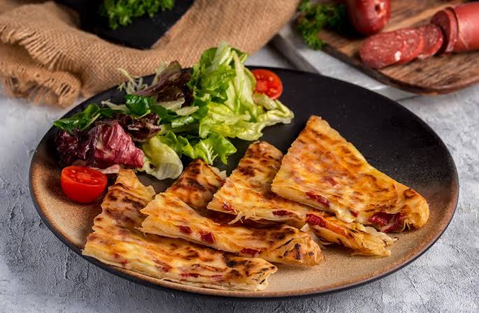 Sucuklu Kaşarlı Gözleme